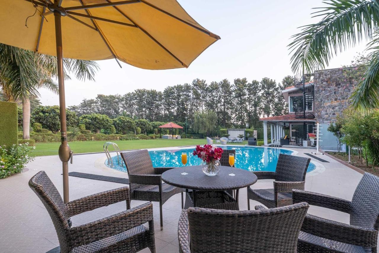 מנסאר Stayvista At The Banyan Abode With Pool Table, Pet Friendly & Outdoor Pool מראה חיצוני תמונה