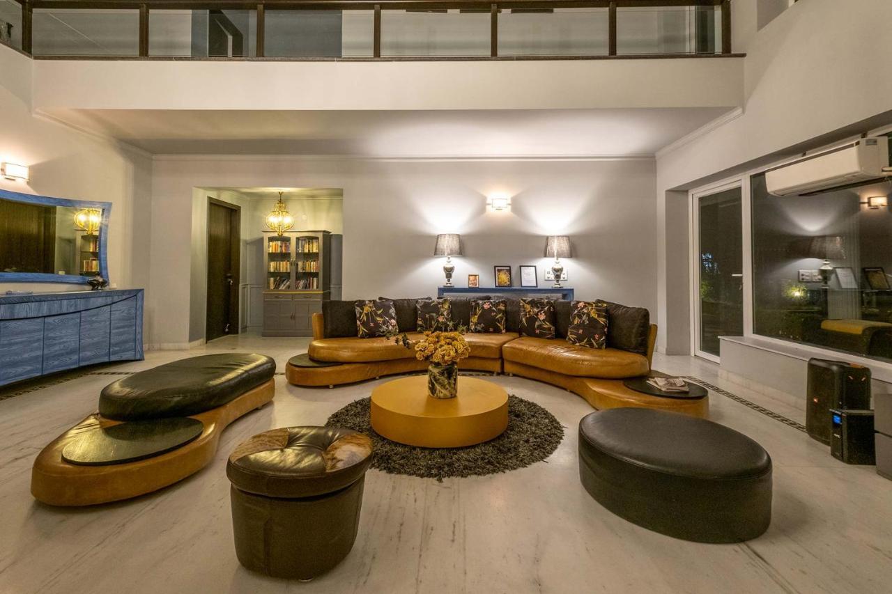 מנסאר Stayvista At The Banyan Abode With Pool Table, Pet Friendly & Outdoor Pool מראה חיצוני תמונה