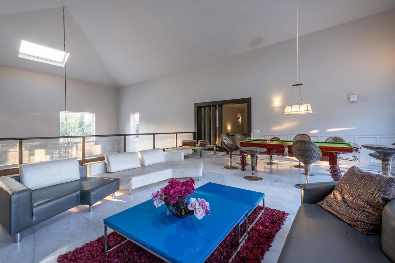 מנסאר Stayvista At The Banyan Abode With Pool Table, Pet Friendly & Outdoor Pool מראה חיצוני תמונה
