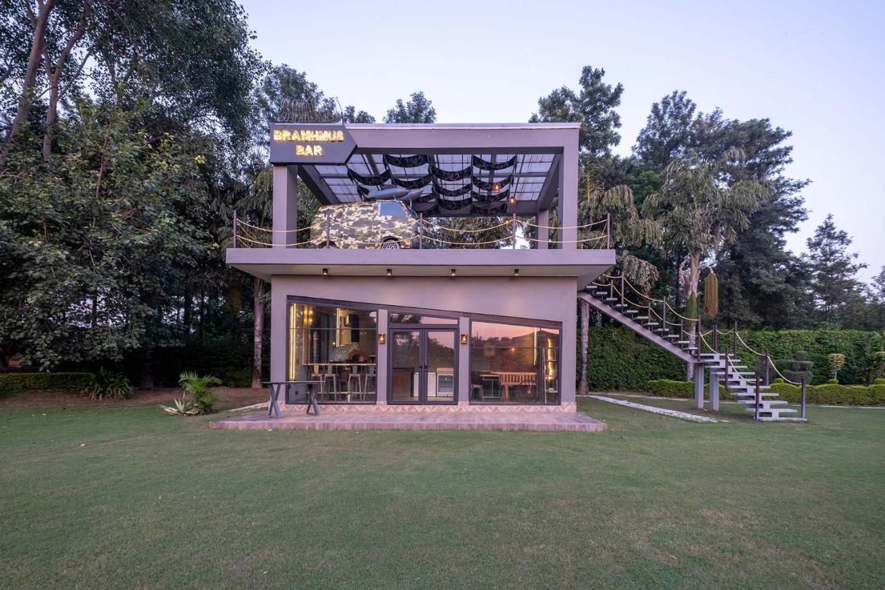 מנסאר Stayvista At The Banyan Abode With Pool Table, Pet Friendly & Outdoor Pool מראה חיצוני תמונה