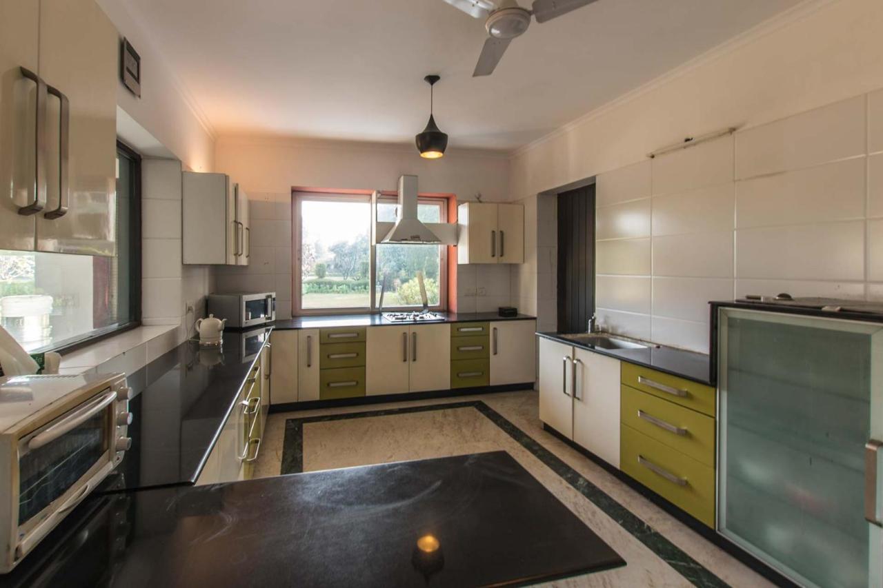מנסאר Stayvista At The Banyan Abode With Pool Table, Pet Friendly & Outdoor Pool מראה חיצוני תמונה