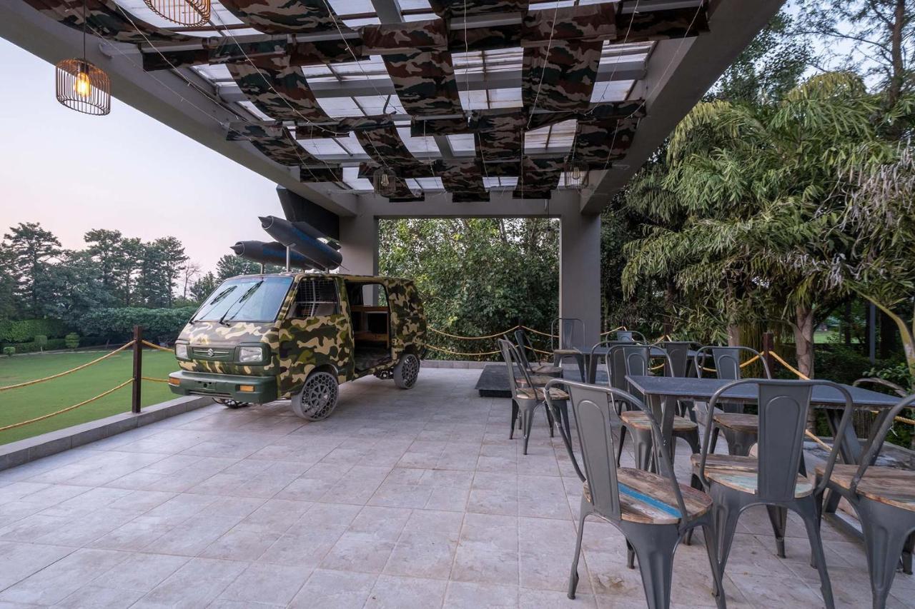 מנסאר Stayvista At The Banyan Abode With Pool Table, Pet Friendly & Outdoor Pool מראה חיצוני תמונה