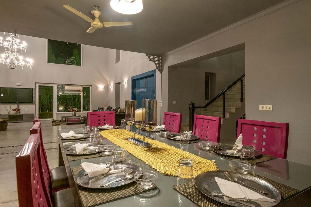 מנסאר Stayvista At The Banyan Abode With Pool Table, Pet Friendly & Outdoor Pool מראה חיצוני תמונה